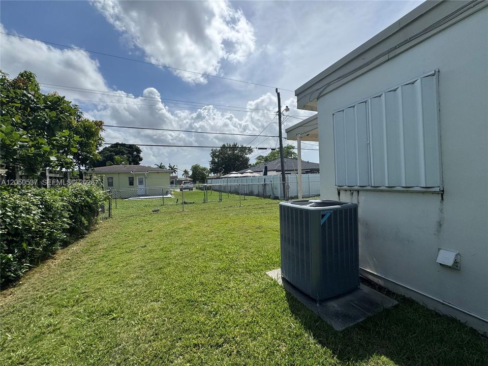 For Sale: $535,000 (4 beds, 2 baths, 1592 Square Feet)