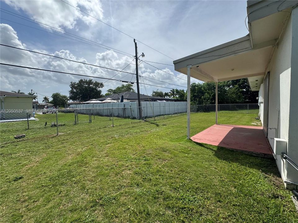 For Sale: $535,000 (4 beds, 2 baths, 1592 Square Feet)