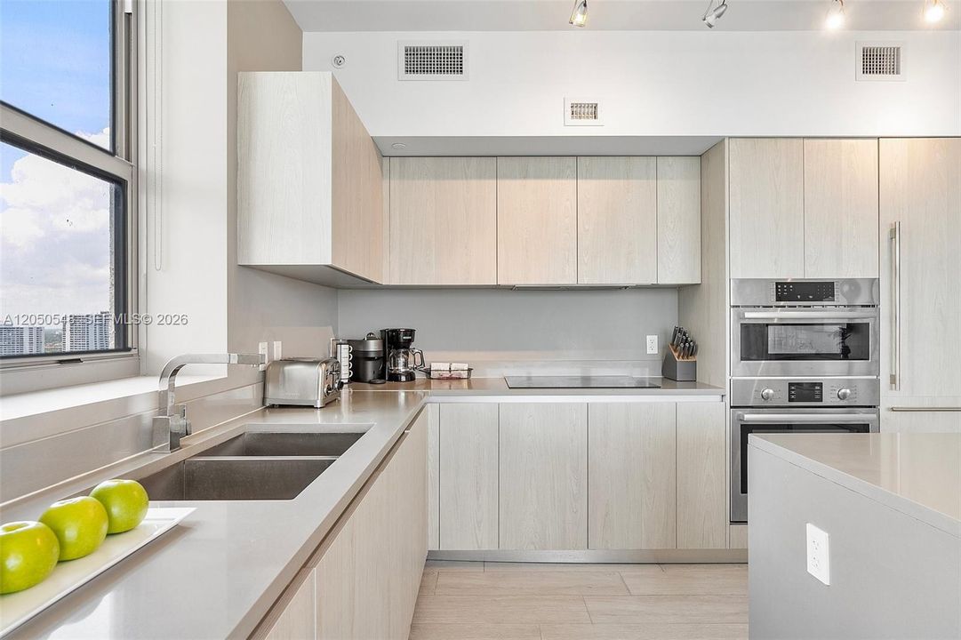 For Sale: $970,000 (3 beds, 2 baths, 1361 Square Feet)