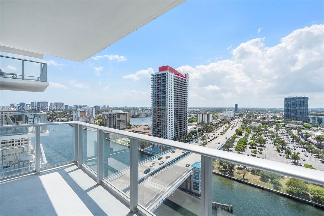For Sale: $970,000 (3 beds, 2 baths, 1361 Square Feet)