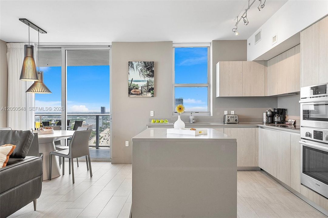 For Sale: $970,000 (3 beds, 2 baths, 1361 Square Feet)