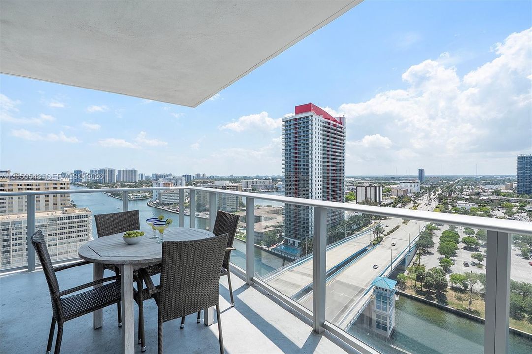 For Sale: $970,000 (3 beds, 2 baths, 1361 Square Feet)