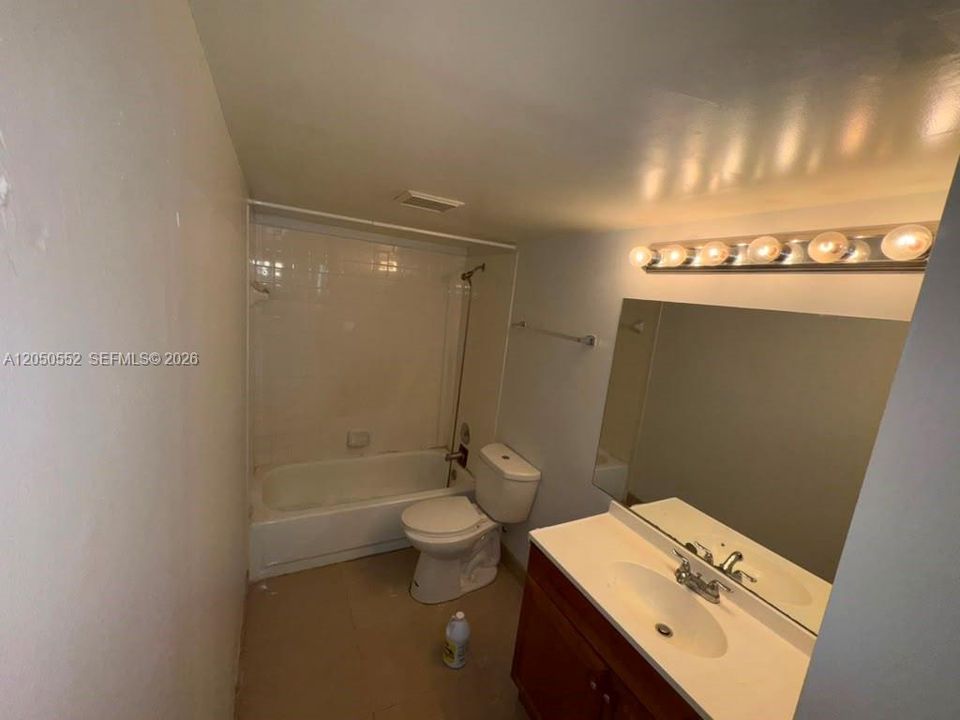 For Rent: $2,300 (2 beds, 2 baths, 1020 Square Feet)