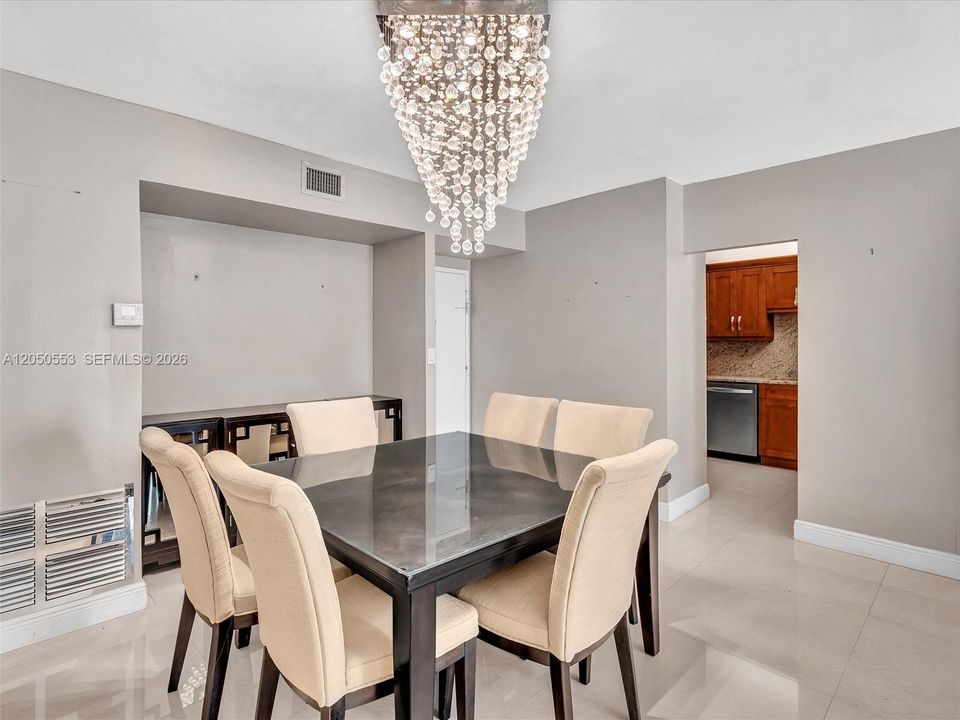 На продажу: $195,000 (2 спален, 2 ванн, 1132 Квадратных фут)