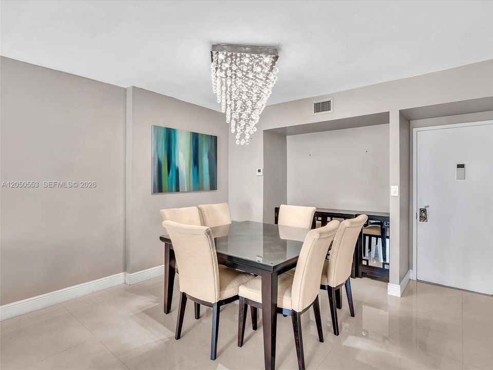 На продажу: $195,000 (2 спален, 2 ванн, 1132 Квадратных фут)