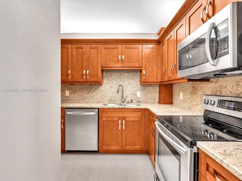 На продажу: $195,000 (2 спален, 2 ванн, 1132 Квадратных фут)