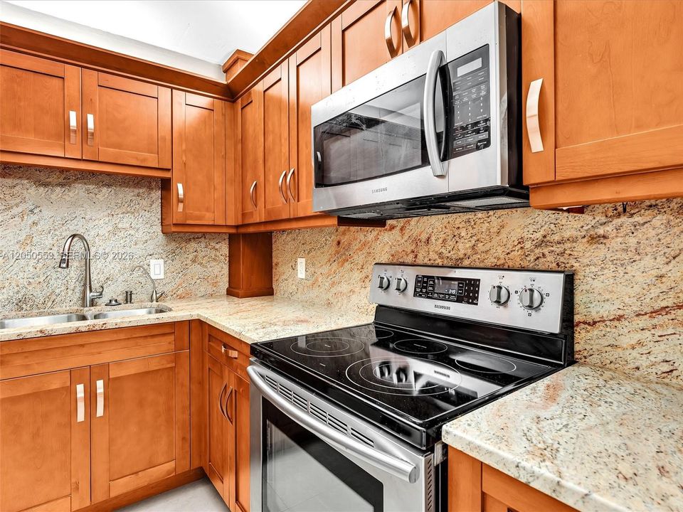 На продажу: $195,000 (2 спален, 2 ванн, 1132 Квадратных фут)
