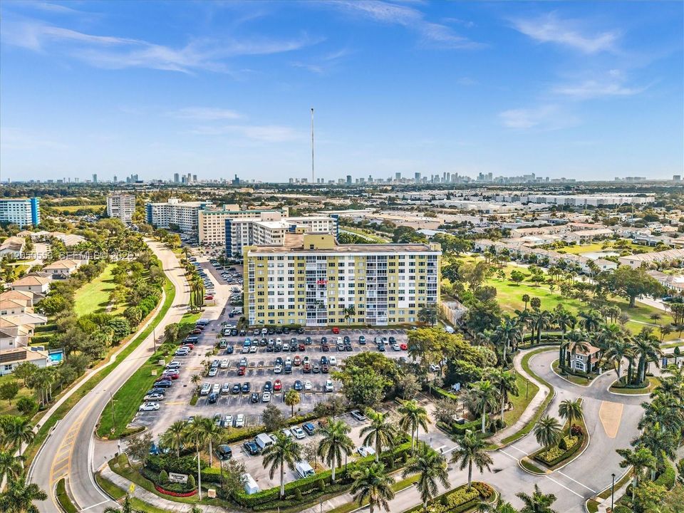На продажу: $195,000 (2 спален, 2 ванн, 1132 Квадратных фут)