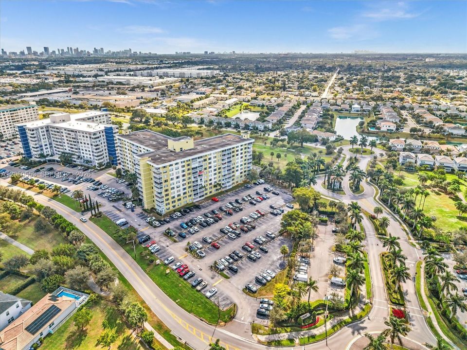На продажу: $195,000 (2 спален, 2 ванн, 1132 Квадратных фут)