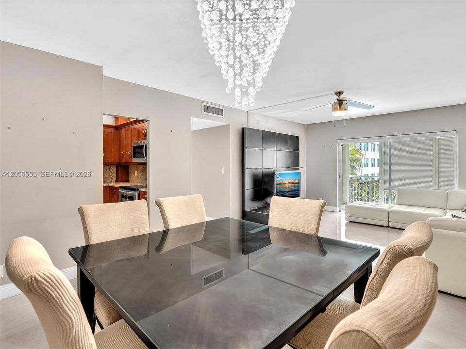 На продажу: $195,000 (2 спален, 2 ванн, 1132 Квадратных фут)