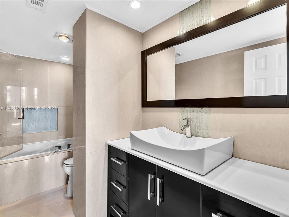 На продажу: $195,000 (2 спален, 2 ванн, 1132 Квадратных фут)
