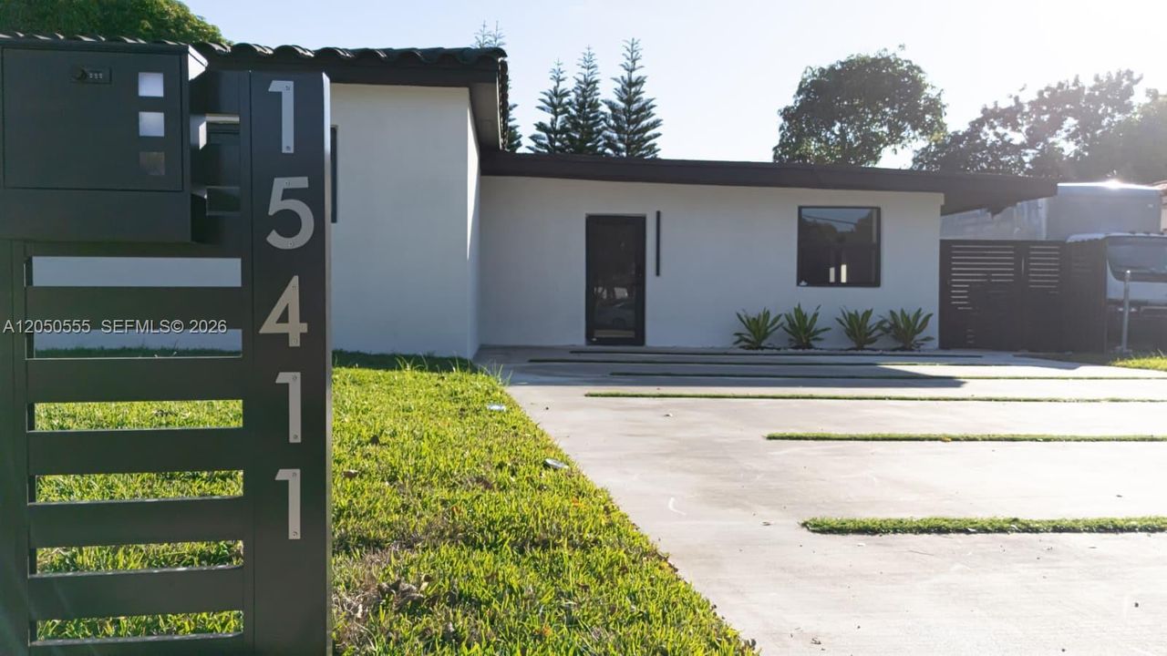 For Sale: $770,000 (4 beds, 3 baths, 1930 Square Feet)
