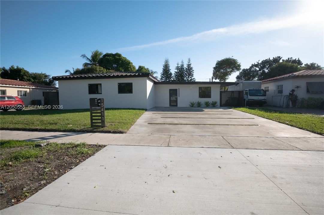 For Sale: $770,000 (4 beds, 3 baths, 1930 Square Feet)