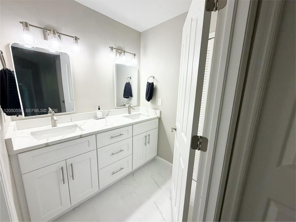 BATHROOM 2 DOUBLE SINKS