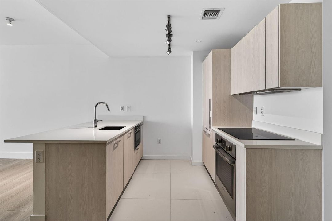 9-web-or-mls-501 NE 31st St unit 3305_HD