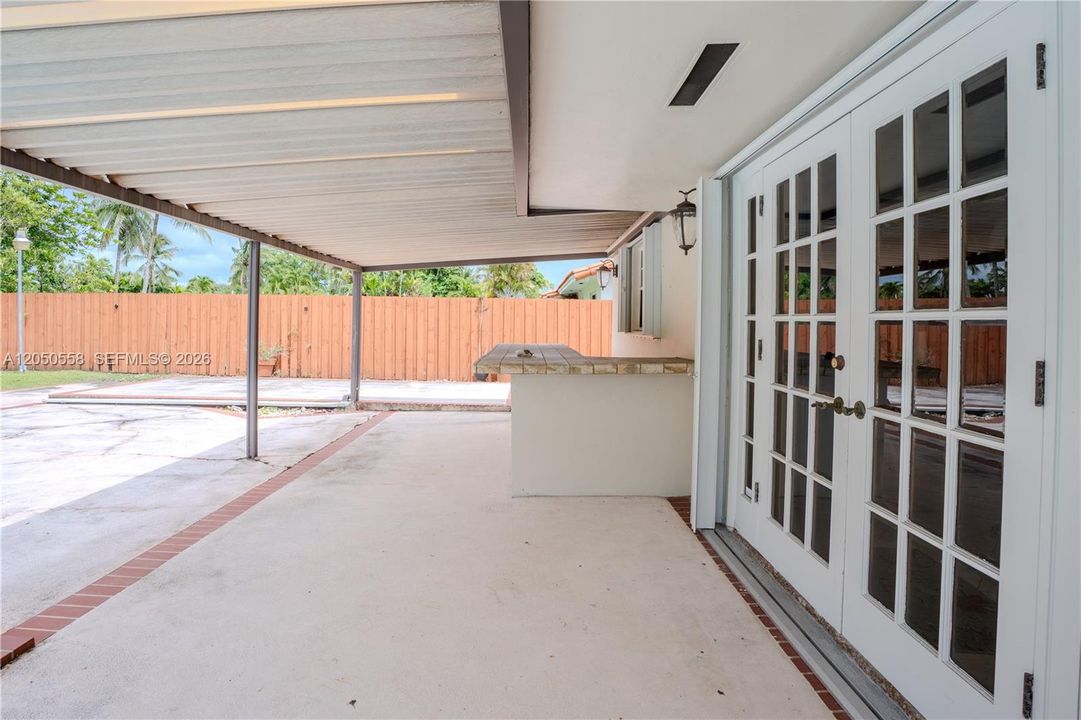 For Sale: $1,250,000 (4 beds, 2 baths, 2119 Square Feet)