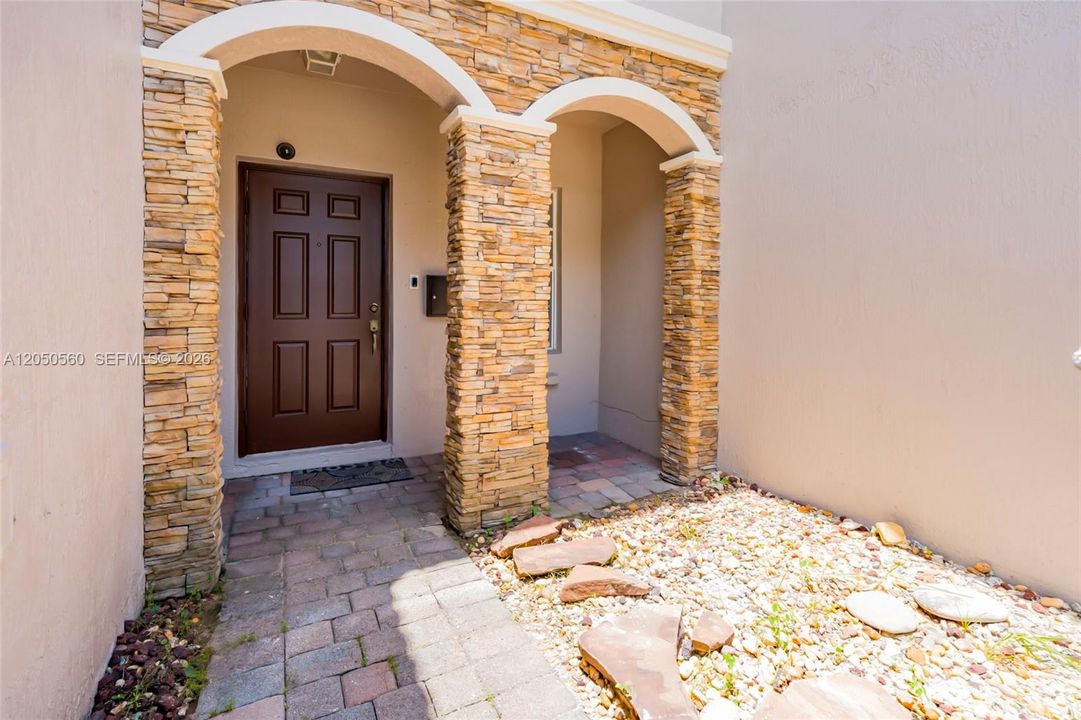 For Sale: $399,999 (2 beds, 2 baths, 1282 Square Feet)