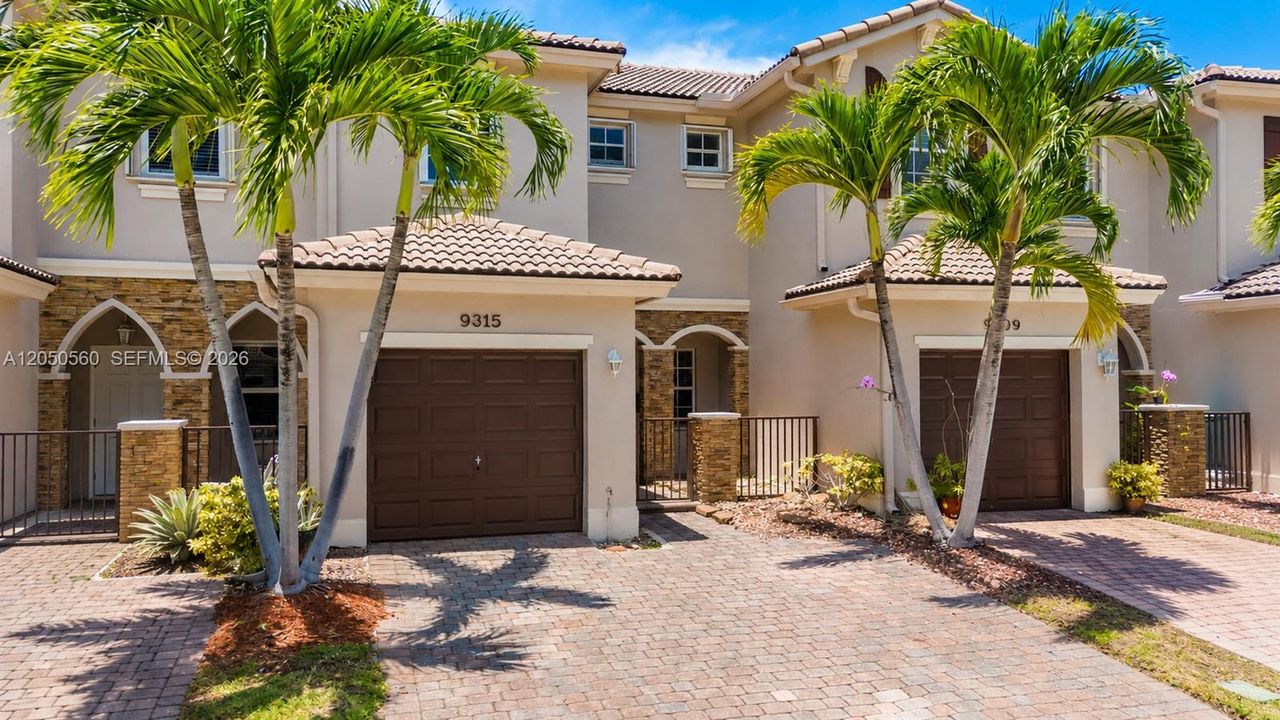 For Sale: $399,999 (2 beds, 2 baths, 1282 Square Feet)