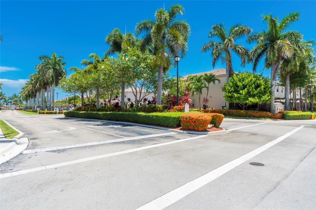 For Sale: $399,999 (2 beds, 2 baths, 1282 Square Feet)