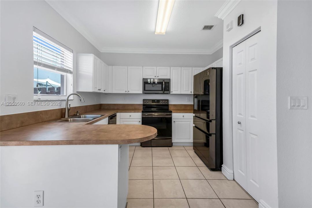 For Sale: $399,999 (2 beds, 2 baths, 1282 Square Feet)