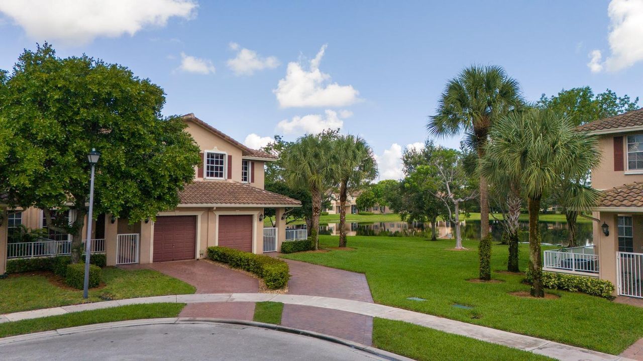 032-004-Exterior Front-1500x844