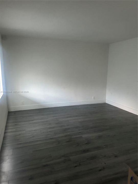 For Rent: $1,700 (2 beds, 1 baths, 734 Square Feet)