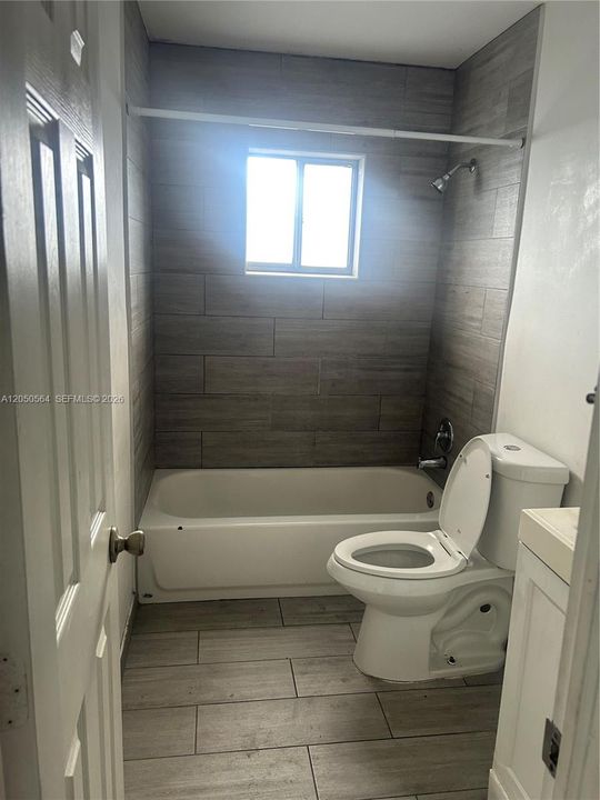 For Rent: $1,700 (2 beds, 1 baths, 734 Square Feet)