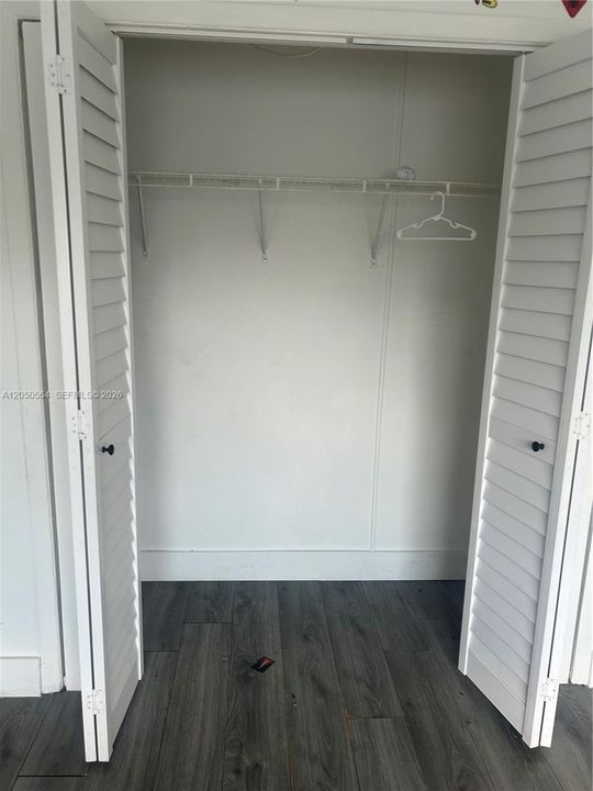 For Rent: $1,700 (2 beds, 1 baths, 734 Square Feet)