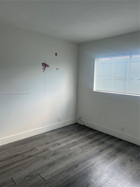 For Rent: $1,700 (2 beds, 1 baths, 734 Square Feet)