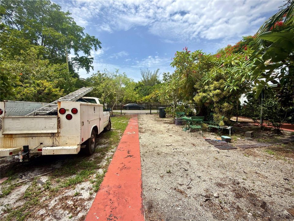 For Sale: $800,000 (0 beds, 0 baths, 1762 Square Feet)