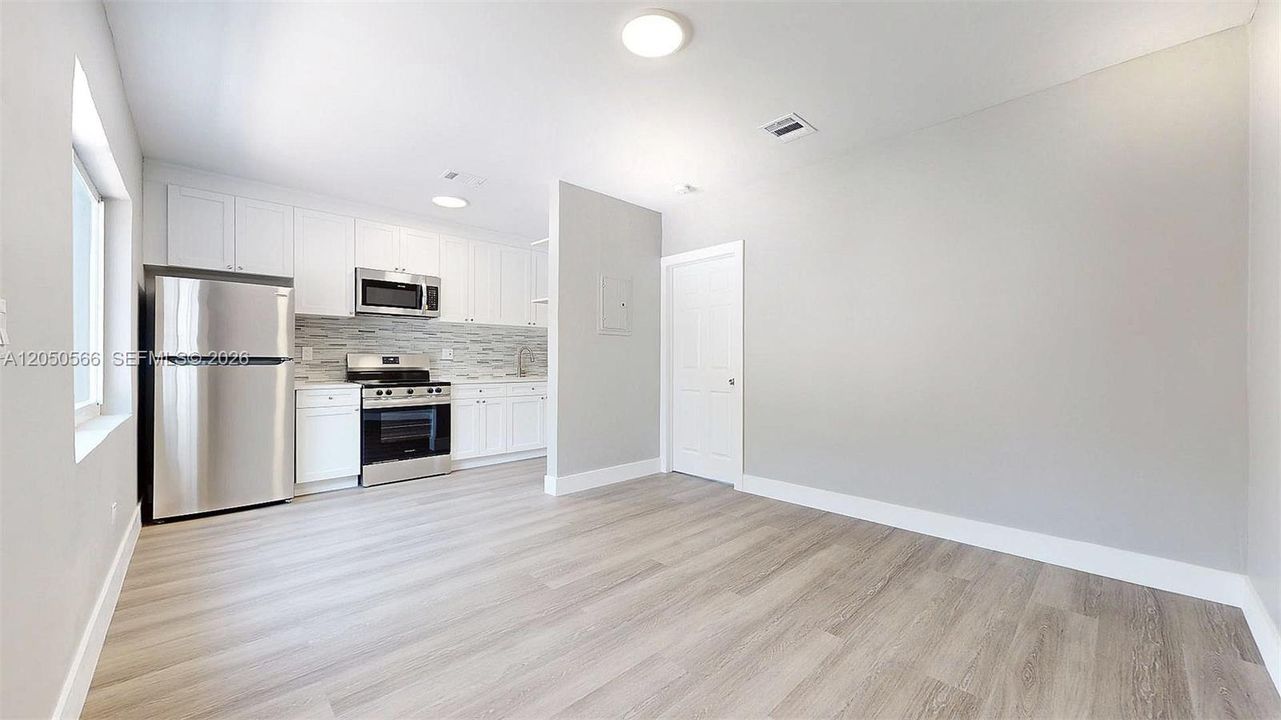 Living & Kitchen