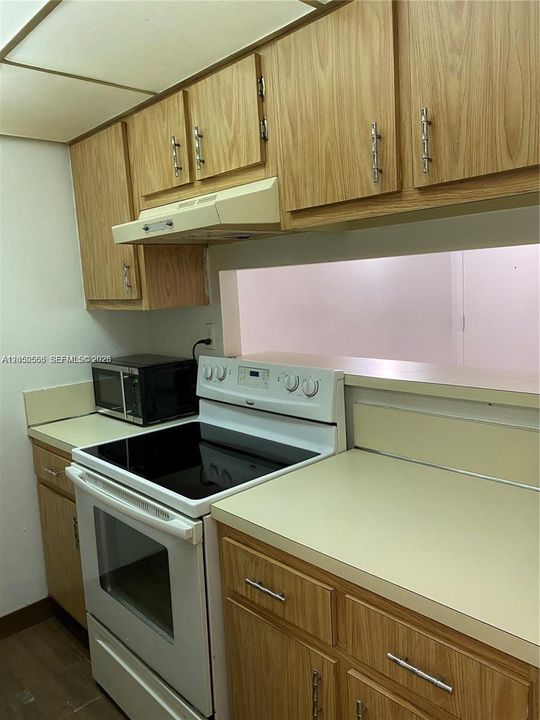 For Rent: $1,690 (1 beds, 1 baths, 650 Square Feet)