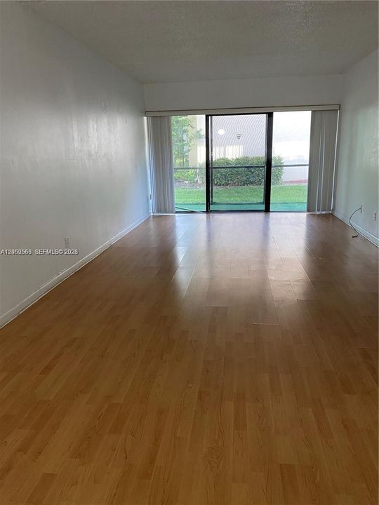 For Rent: $1,690 (1 beds, 1 baths, 650 Square Feet)