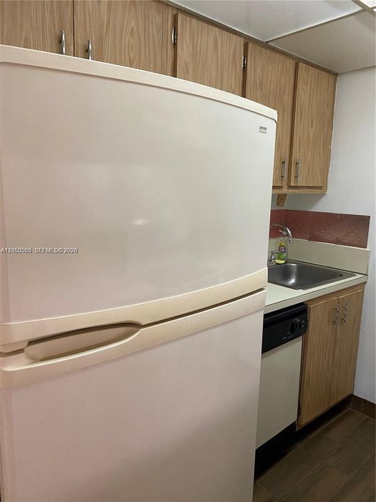 For Rent: $1,690 (1 beds, 1 baths, 650 Square Feet)