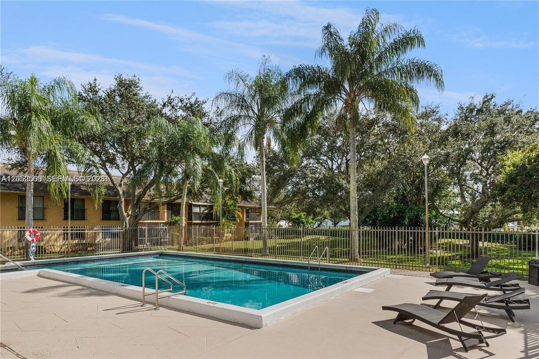 For Rent: $1,690 (1 beds, 1 baths, 650 Square Feet)