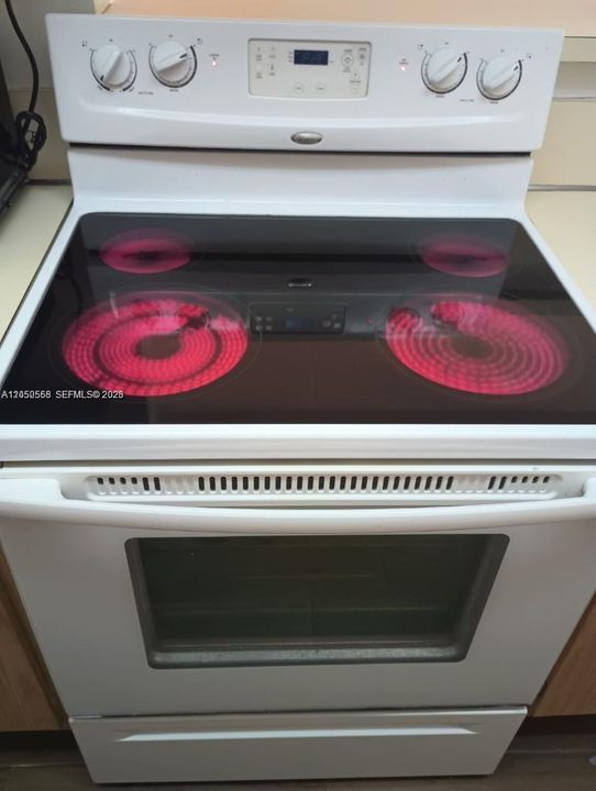 For Rent: $1,690 (1 beds, 1 baths, 650 Square Feet)