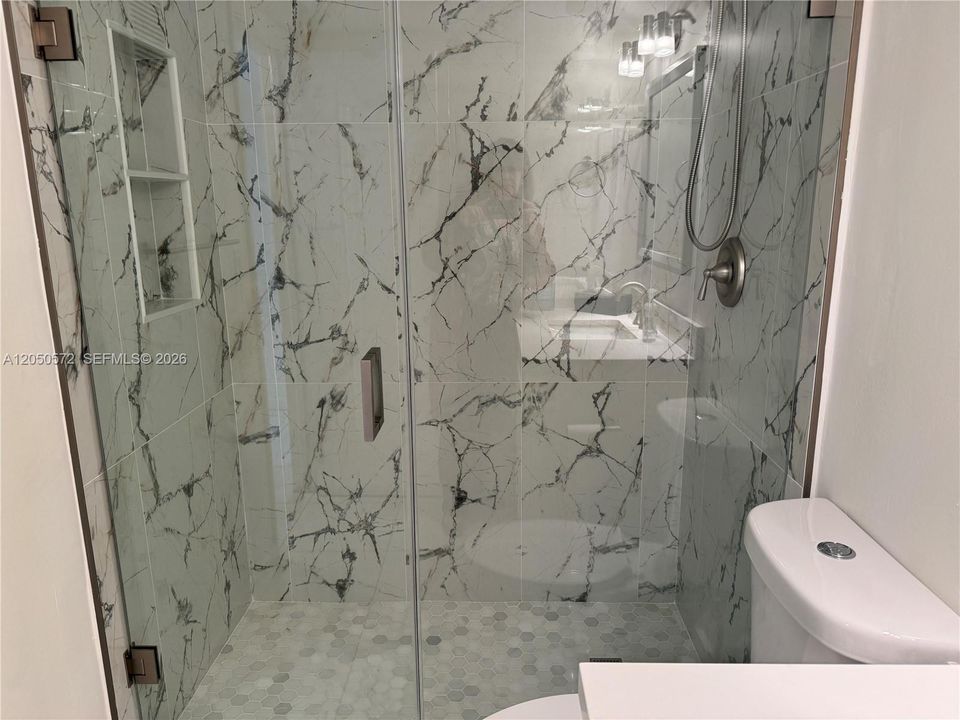 На продажу: $189,000 (2 спален, 2 ванн, 1021 Квадратных фут)