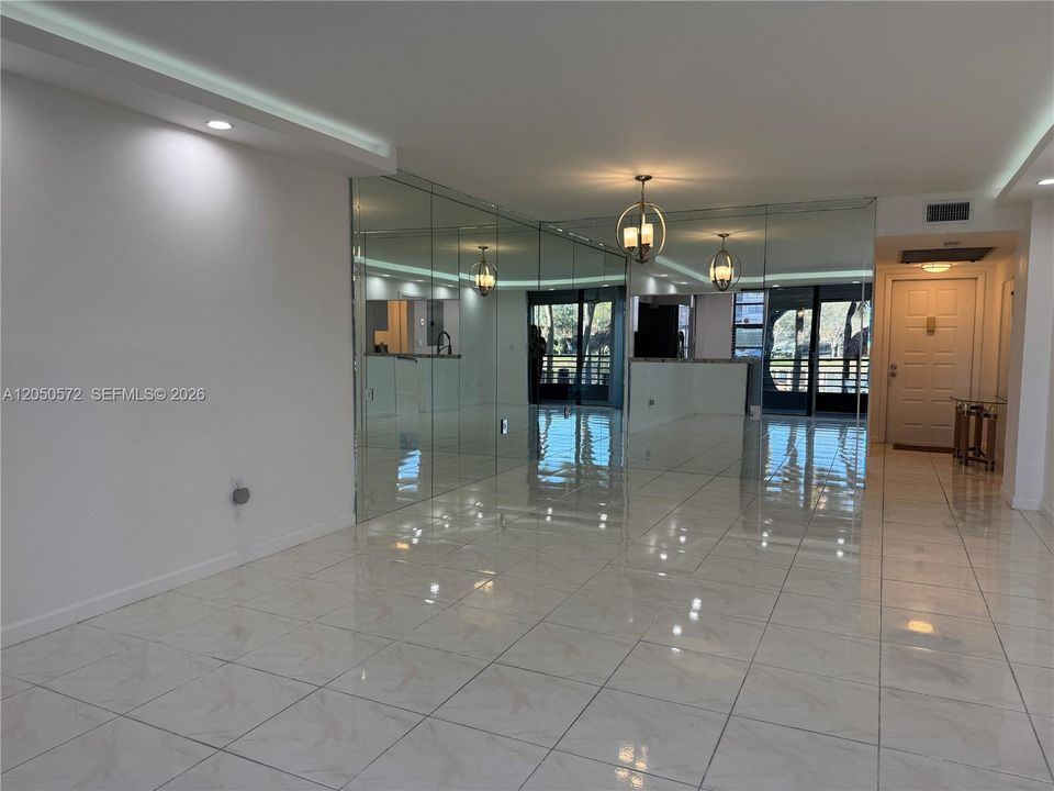 На продажу: $189,000 (2 спален, 2 ванн, 1021 Квадратных фут)
