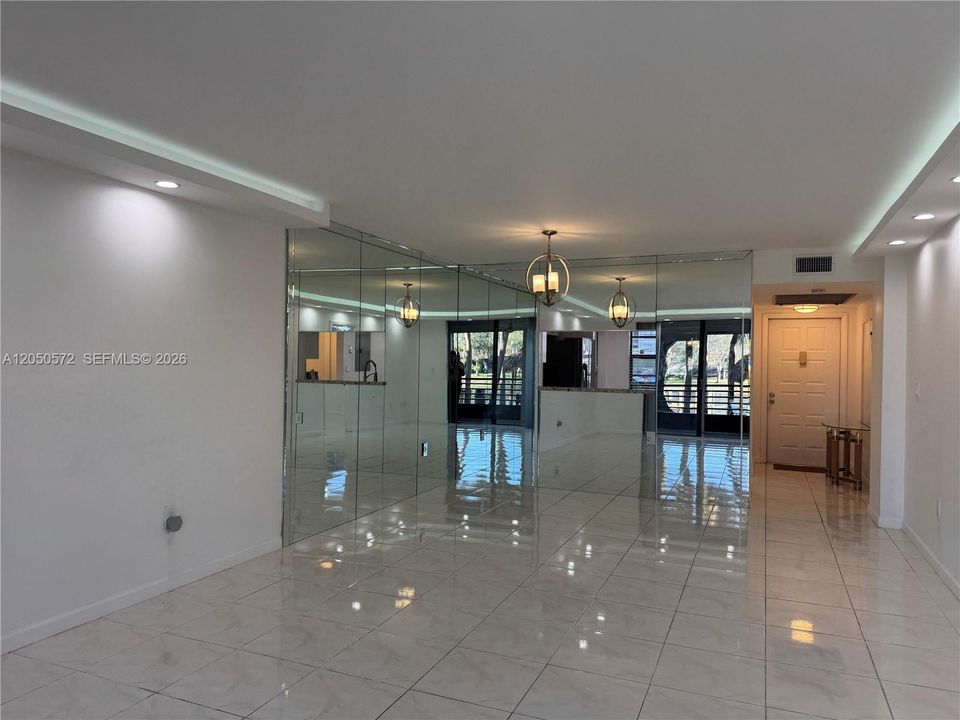 На продажу: $189,000 (2 спален, 2 ванн, 1021 Квадратных фут)