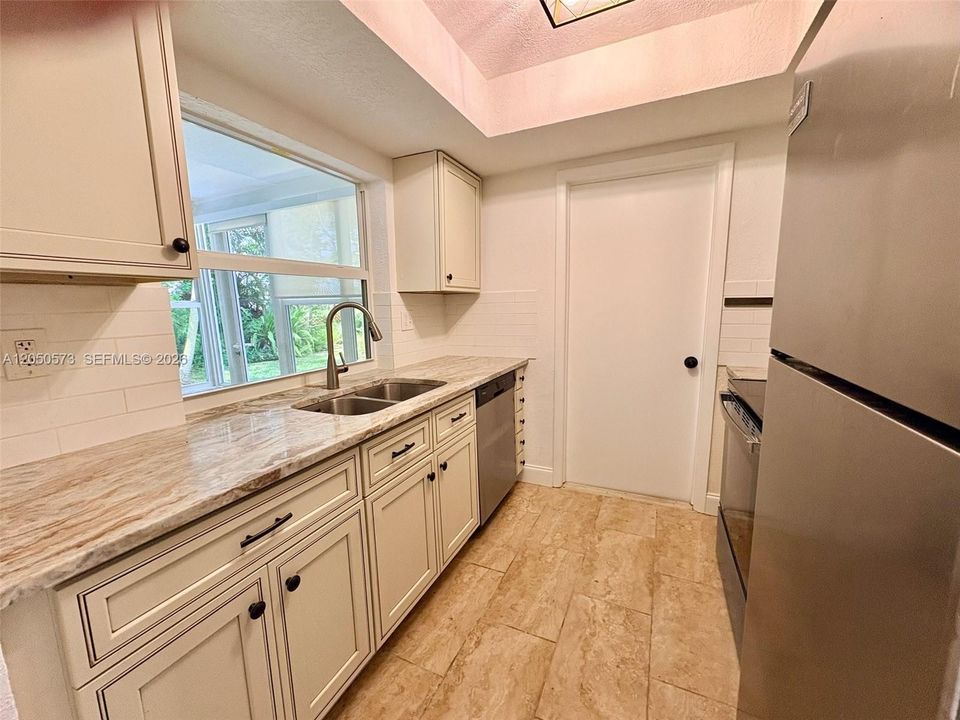 Generous Quartz countertops