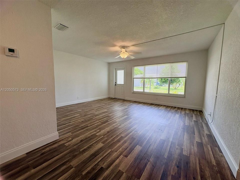 For Rent: $2,150 (2 beds, 1 baths, 1034 Square Feet)