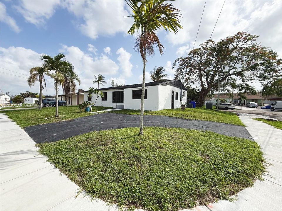 For Sale: $499,000 (4 beds, 2 baths, 1470 Square Feet)