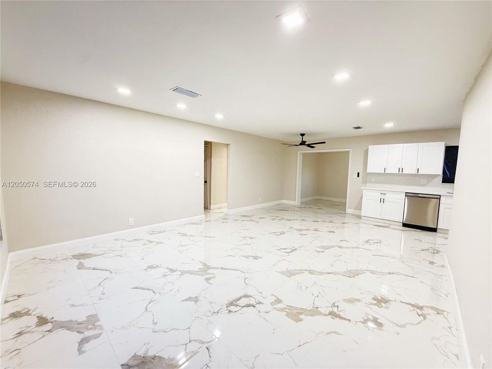 For Sale: $499,000 (4 beds, 2 baths, 1470 Square Feet)