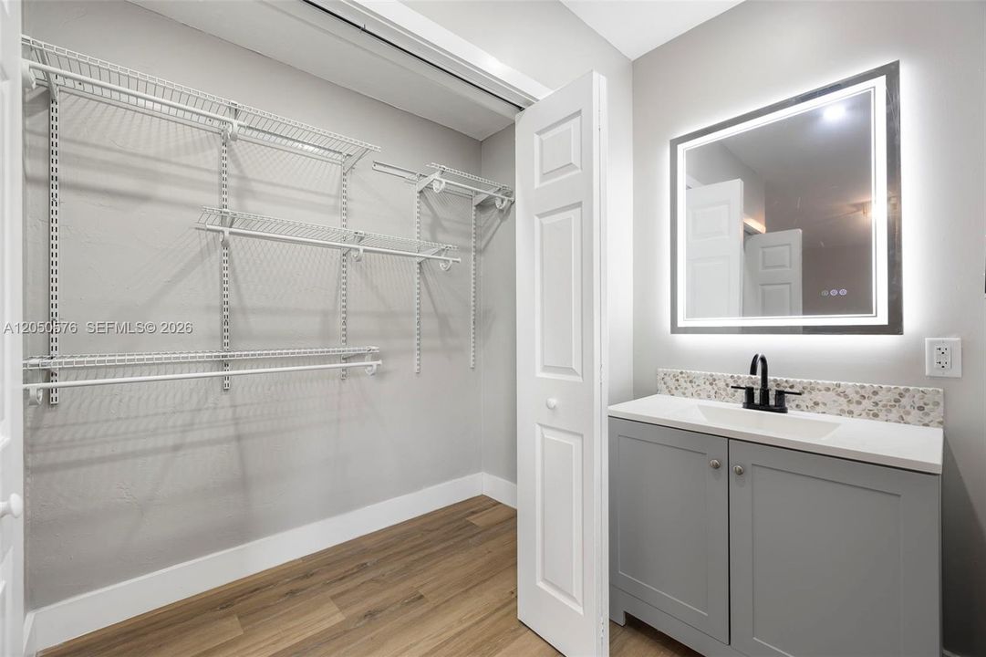 For Rent: $2,500 (2 beds, 2 baths, 725 Square Feet)