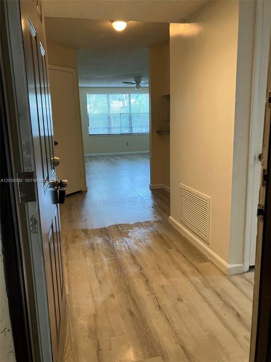 For Rent: $2,100 (2 beds, 2 baths, 980 Square Feet)