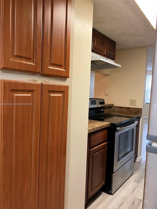 For Rent: $2,100 (2 beds, 2 baths, 980 Square Feet)