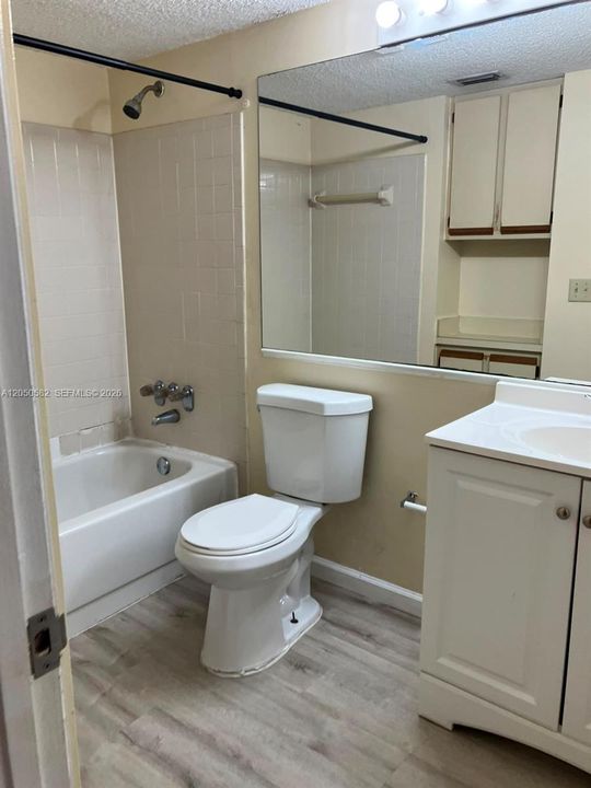 For Rent: $2,100 (2 beds, 2 baths, 980 Square Feet)