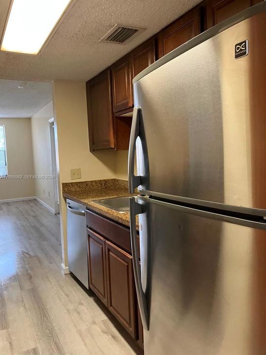 For Rent: $2,100 (2 beds, 2 baths, 980 Square Feet)