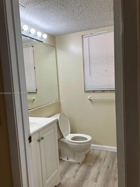For Rent: $2,100 (2 beds, 2 baths, 980 Square Feet)
