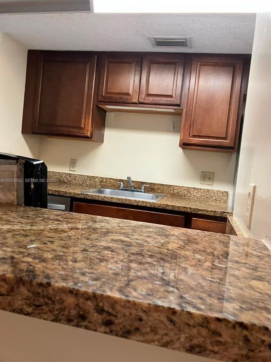 For Rent: $2,100 (2 beds, 2 baths, 980 Square Feet)
